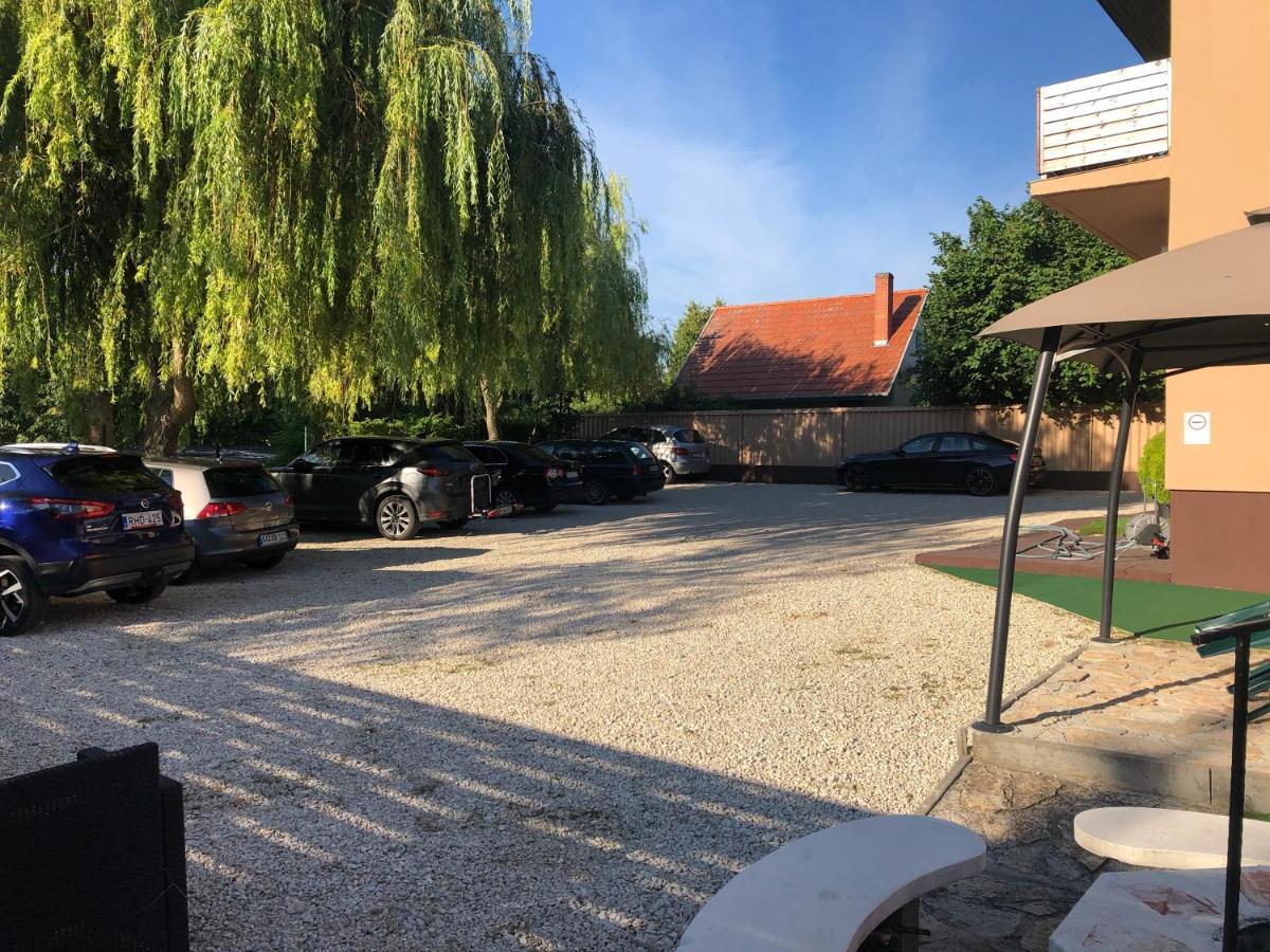 CITY Apartmanház Balatonföldvár Esterno foto