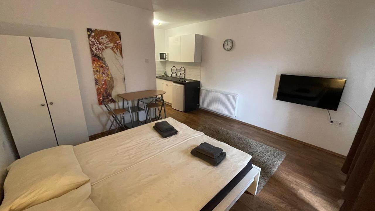 CITY Apartmanház Balatonföldvár Esterno foto