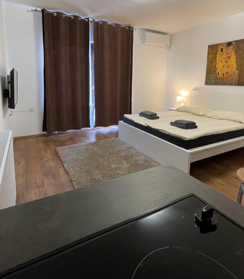 CITY Apartmanház Balatonföldvár Esterno foto