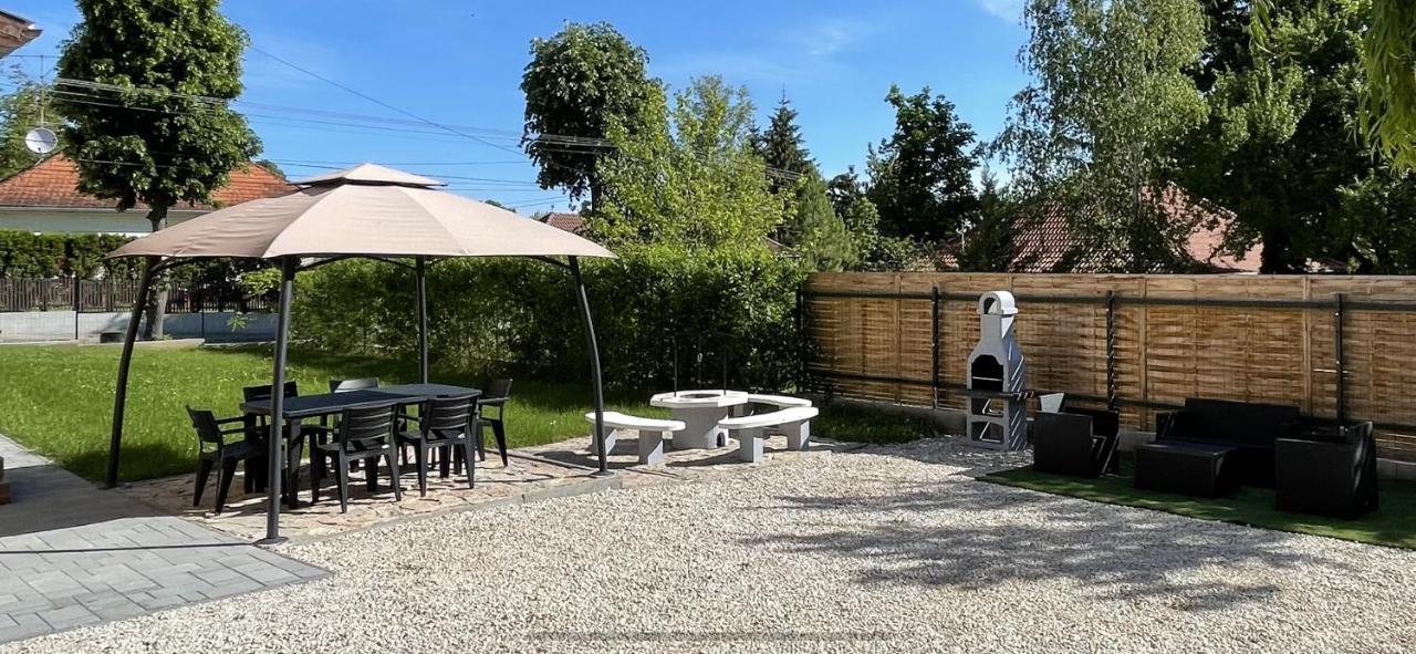 CITY Apartmanház Balatonföldvár Esterno foto