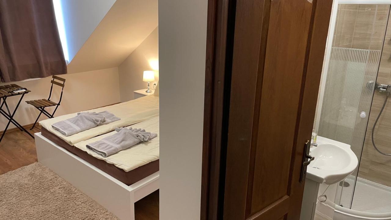 CITY Apartmanház Balatonföldvár Esterno foto