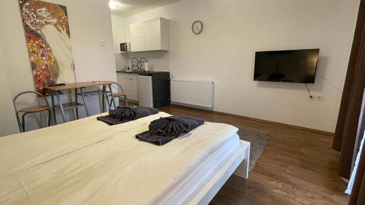 CITY Apartmanház Balatonföldvár Esterno foto