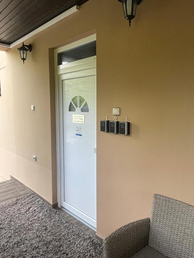 CITY Apartmanház Balatonföldvár Esterno foto